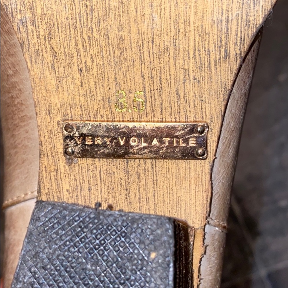 Very Volatile boots - Picture 4 of 10